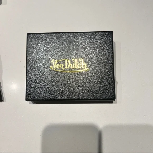 Von Dutch Wallet Silver in Bag and Box - Picture 8 of 10